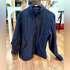 Lululemon men’s fall weight jacket.  CLEAN AND CRISPY - sz L